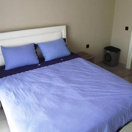Outstanding 2 Bed Home B 2 -3 In 5 Star Community Overlooking The Pool