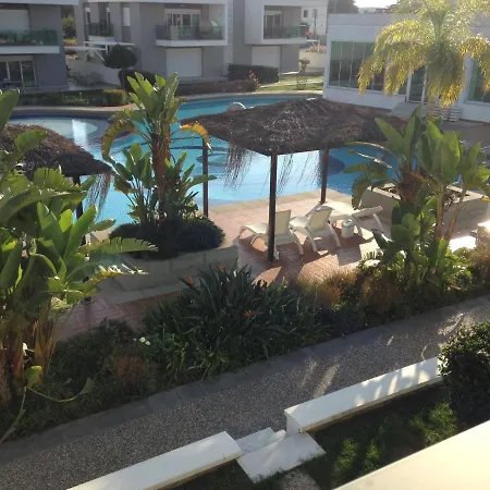 Outstanding 2 Bed Home B 2 -3 In 5 Star Community Overlooking The Pool Apartman