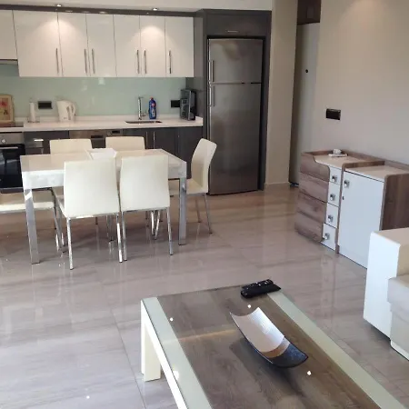 Outstanding 2 Bed Home B 2 -3 In 5 Star Community Overlooking The Pool * Side