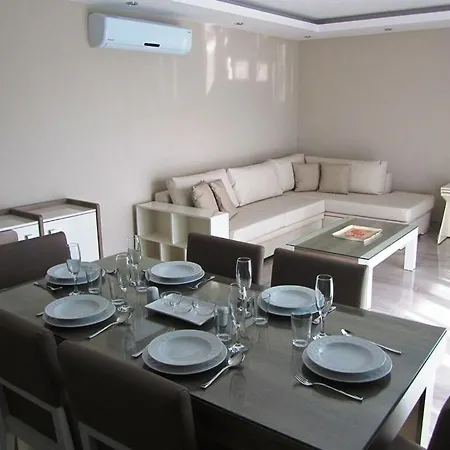 Outstanding 2 Bed Home B 2 -3 In 5 Star Community Overlooking The Pool Apartman