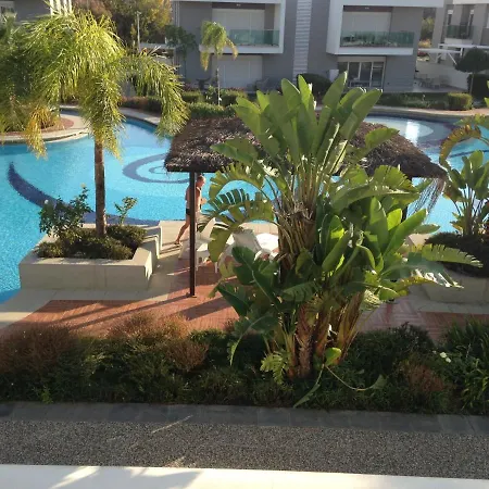 Outstanding 2 Bed Home B 2 -3 In 5 Star Community Overlooking The Pool *